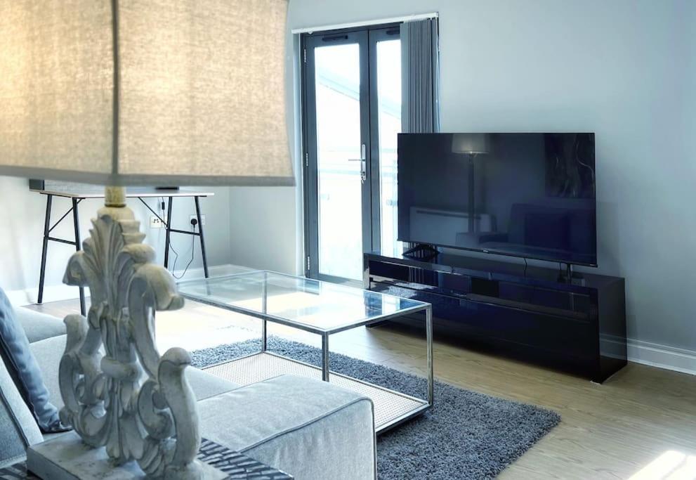 New Luxurious And Business Apt Daire Swansea Dış mekan fotoğraf